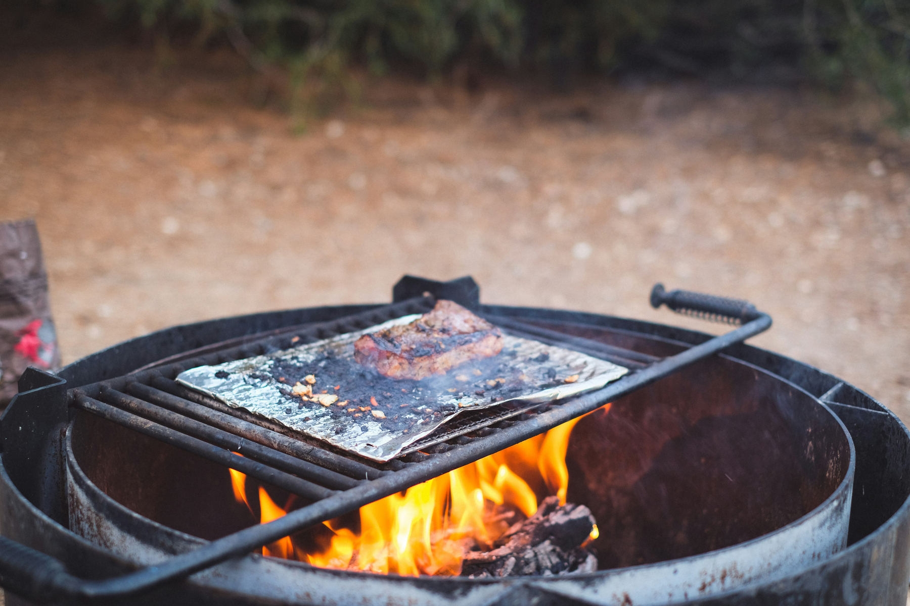 Grill mit starker Hitzeentwicklung beim Aufheizen